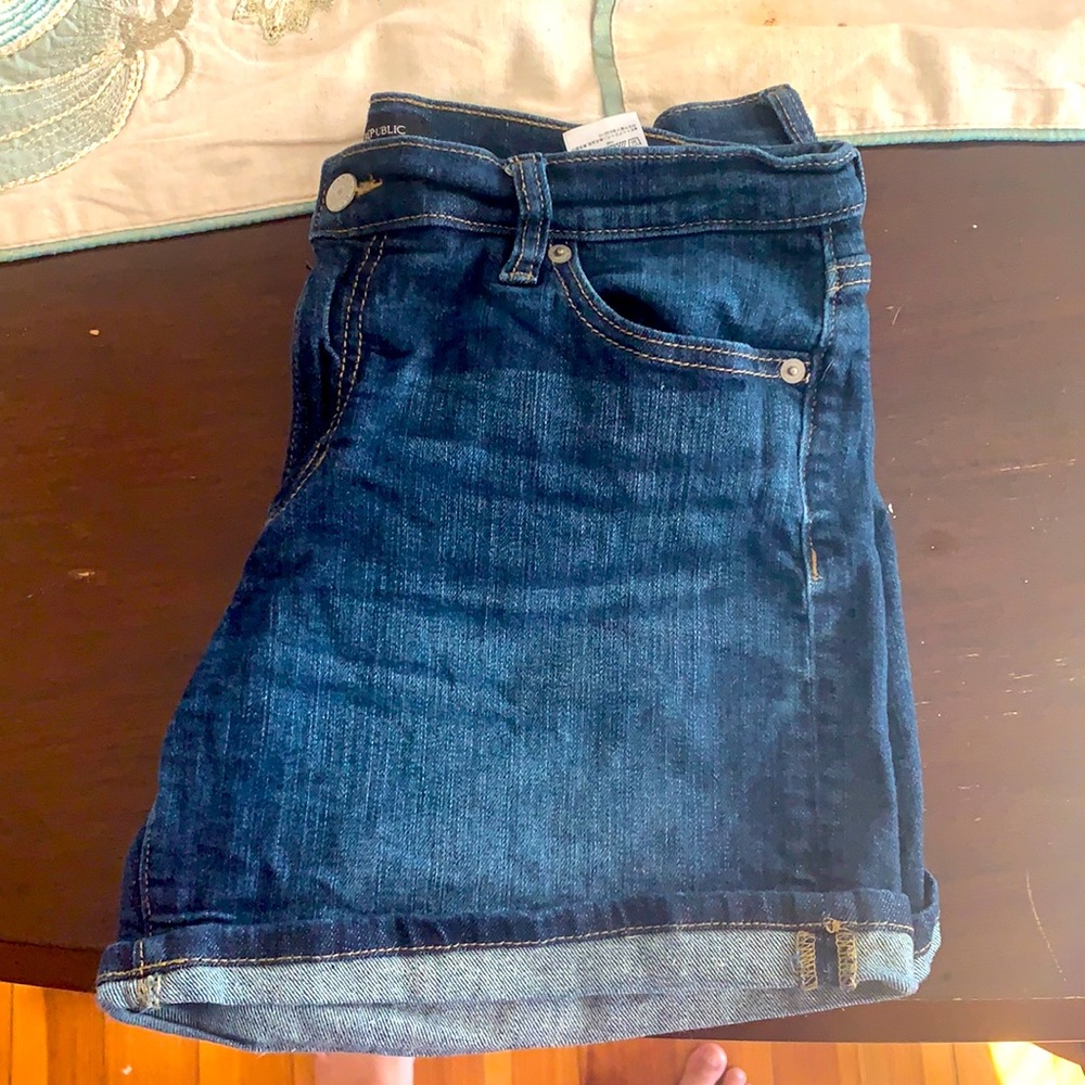 Size 27/4 banana republic shorts